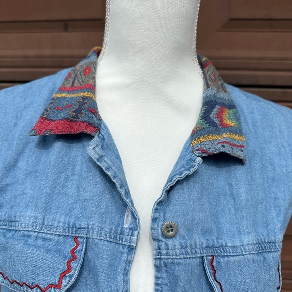 Embroidered Light Wash Denim Vest with Southwestern Collar - Picture 4 of 6
